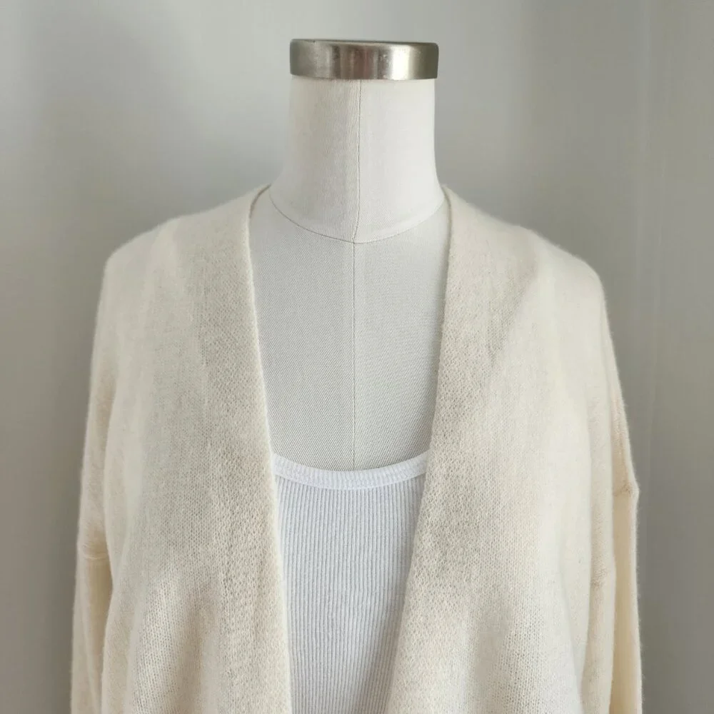 Saks Fifth Avenue 100% Cashmere Cream Cardigan Size: Medium - Picture 10 of 15